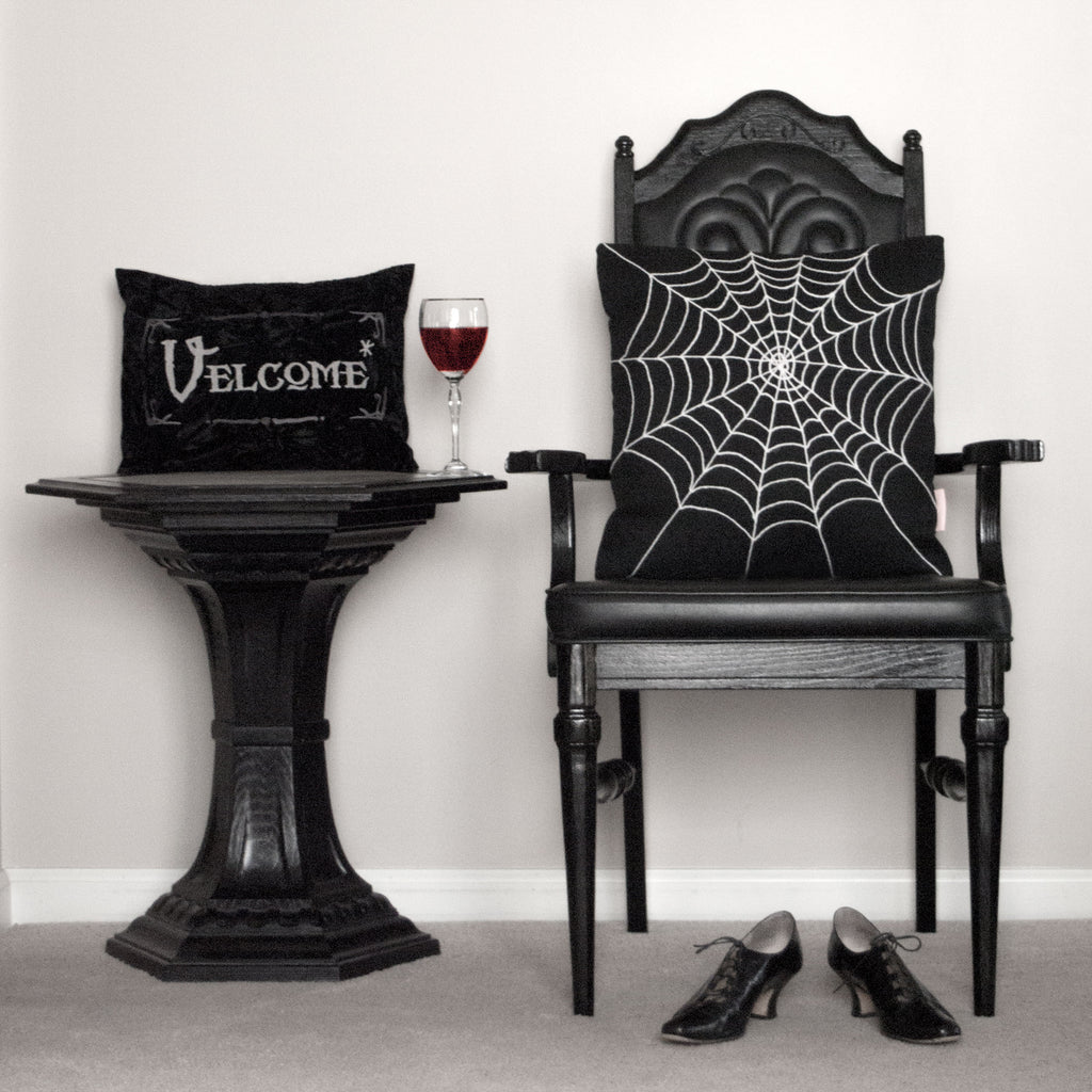 Creepy Chic Halloween Decor